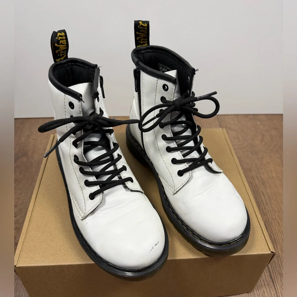DR. MARTENS‎ kids white boots